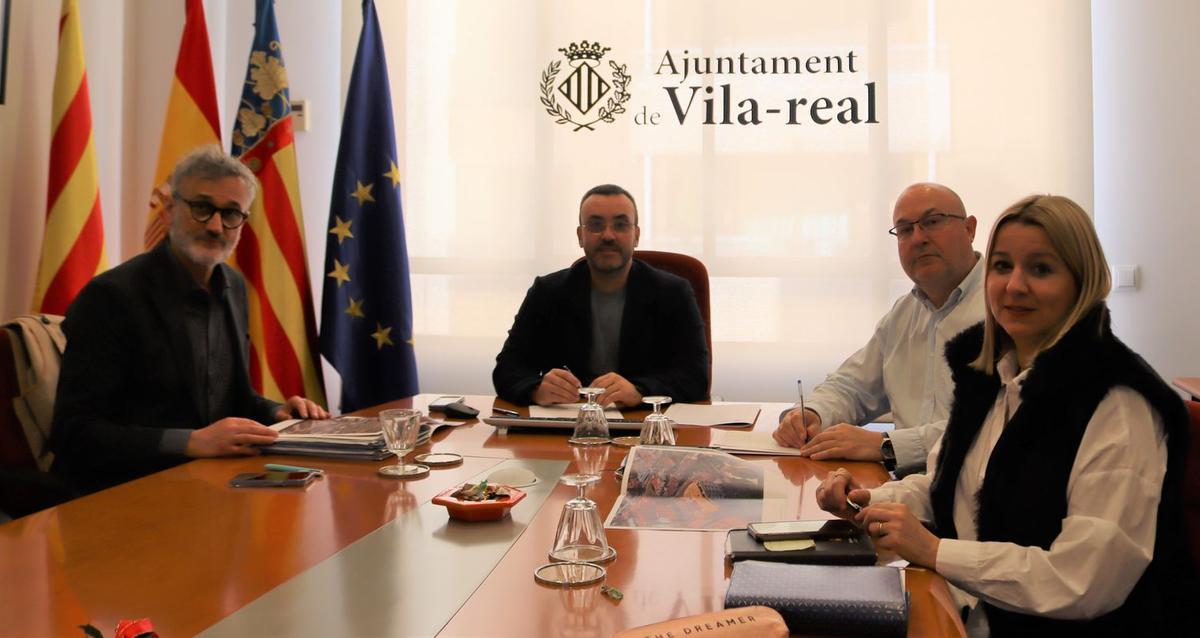 Tabares, comissionat de la Presidència de la Generalitat en Salut Mental, en la reunió amb l'alcalde Benlloch, la regidora Gómez i l'edil Obiol.