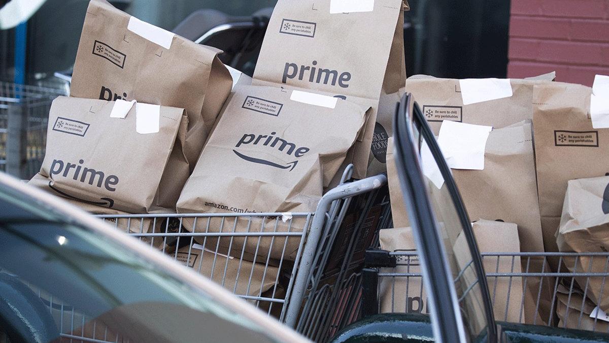 Paquetes de Amazon listos para ser entregados a los clientes