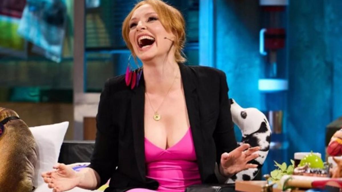 Cristina Castaño desvela el gran secreto que lleva ocultando varios meses en el último programa de La Revuelta: &quot;¿Qué le ha pasado a esta mujer?&quot;