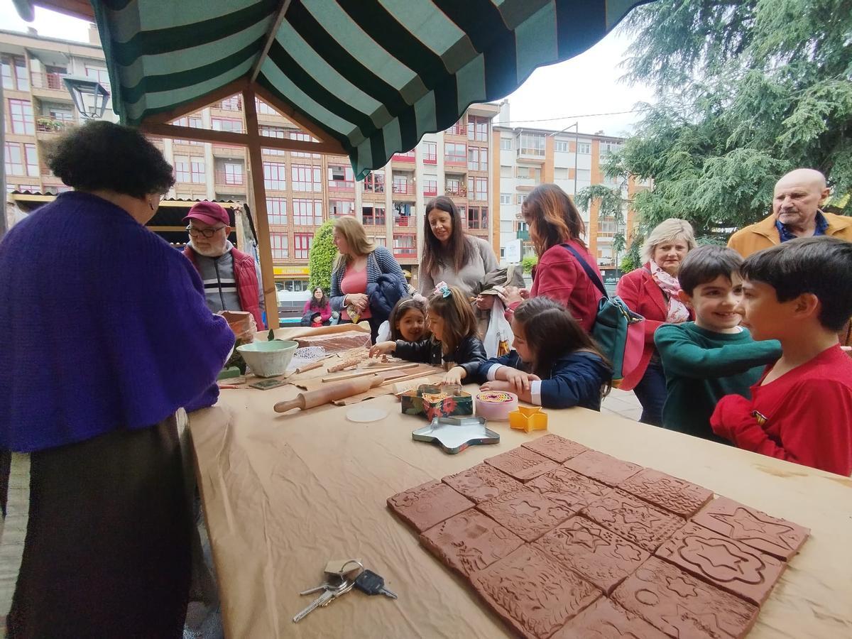 El Mercado Tradicional de San Isidro, de bote en bote, en imágenes