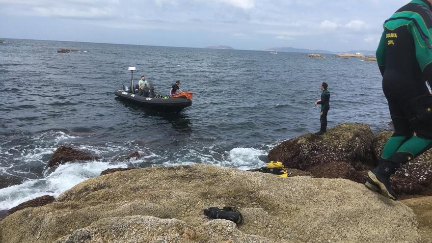 Los buzos de los Grupos Especiales de Actividades Subacuáticas (GEAS) de la Guardia Civil participaron en la búsqueda.