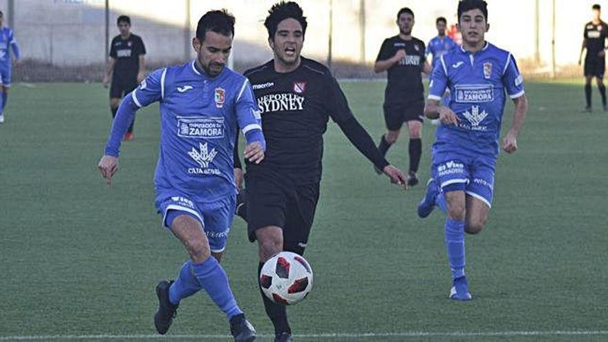 Viti, autor del primer gol de la tarde, ayer.