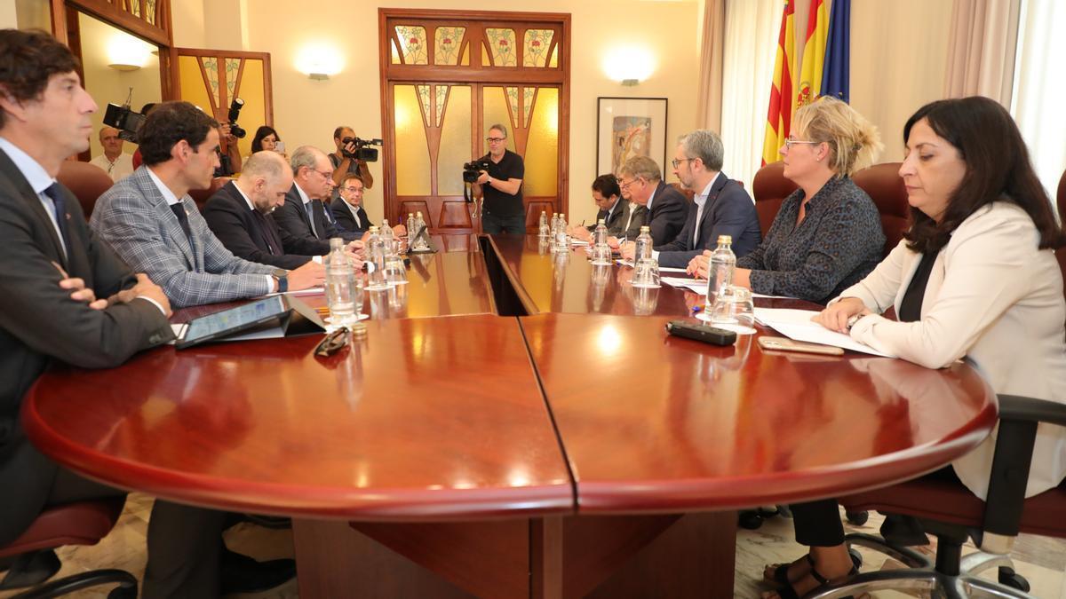 Reunión de la mesa de la Cerámica, en la sede de la Generalitat en Castelló.