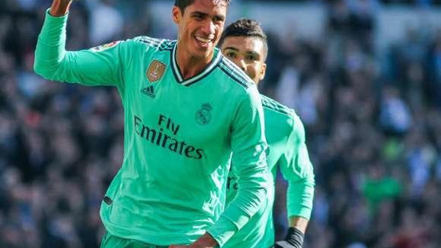 Raphael Varane celebra el primer gol del Real Madrid. // Europa Press