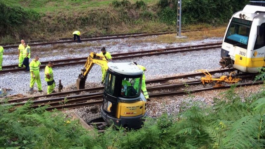 Descarrila en El Entrego el tren de Feve, sin causar heridos