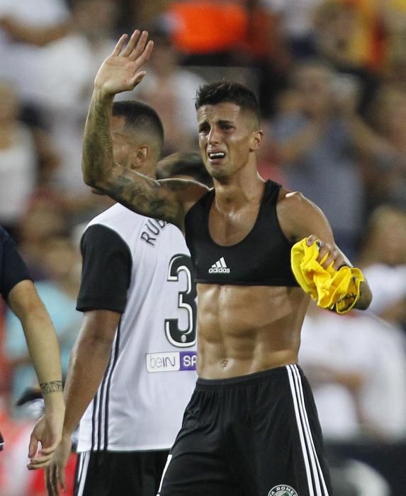 Joao Cancelo se despide de Mestalla entre lágrimas