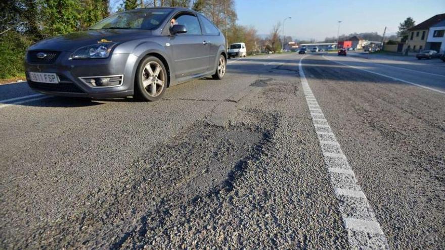 La carretera de Vilagarcía presenta serias deficiencias. // Gustavo Santos