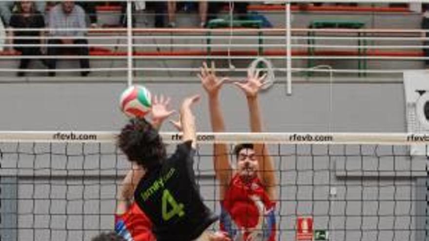 El Xàtiva Voleibol masculino junior en el campeonato en Lorca.