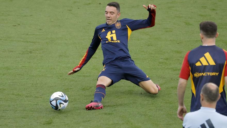 Iago Aspas, durante el entrenamiento de ayer en La Rosaleda. // EFE