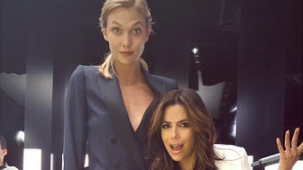 Eva Longoria muestra la diferencia con la modelo Karlie Kloss