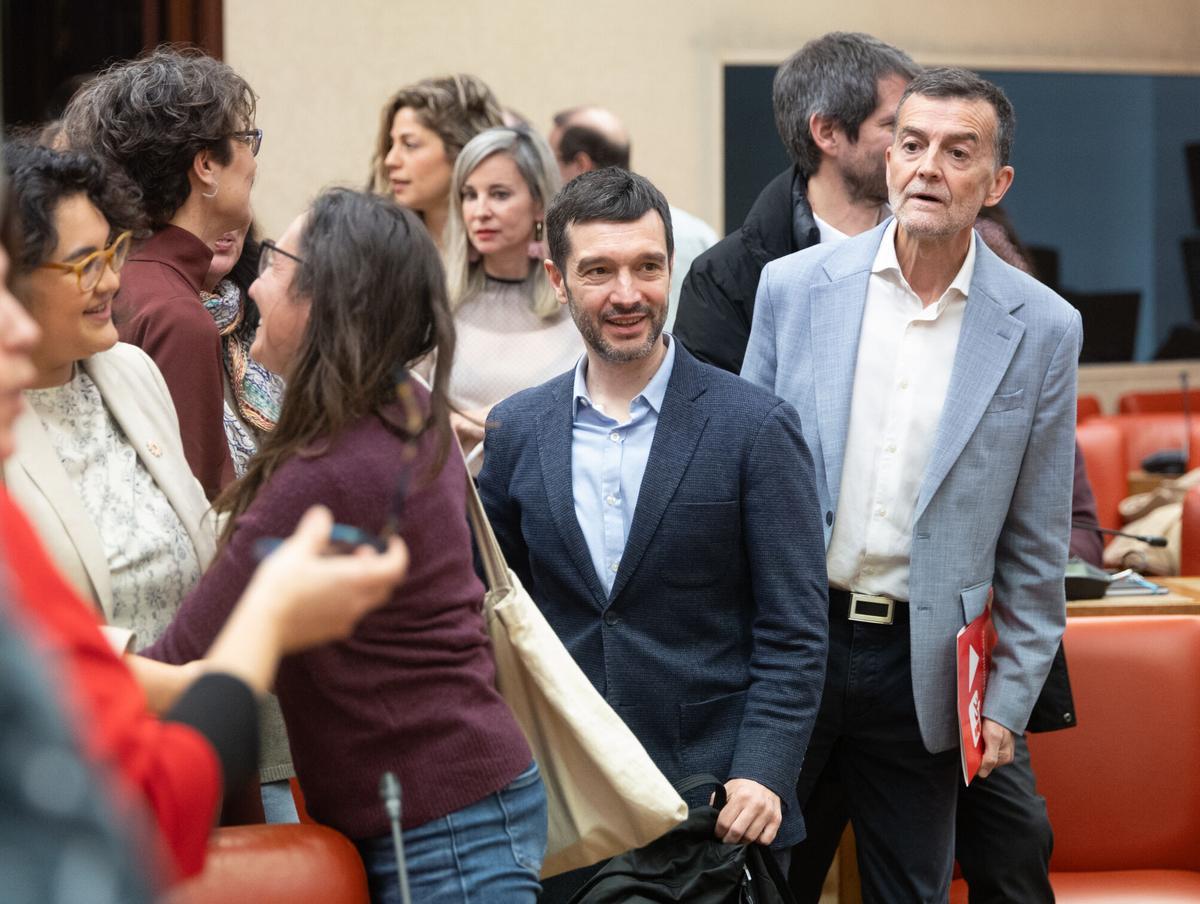 El ministro de Derechos Sociales, Consumo y Agenda 2030, Pablo Bustinduy, durante la cumbre de Sumar el lunes en el Congreso de los Diputados.