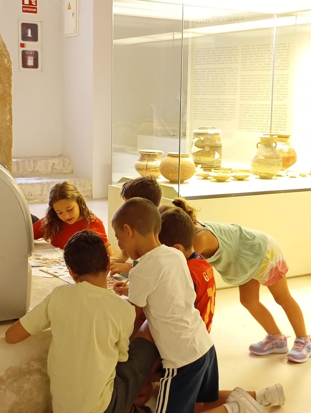 Actividad desarrollada en el Museo Histórico y Arqueológico de Baena dentro de la iniciativa 'Marco Topo'.