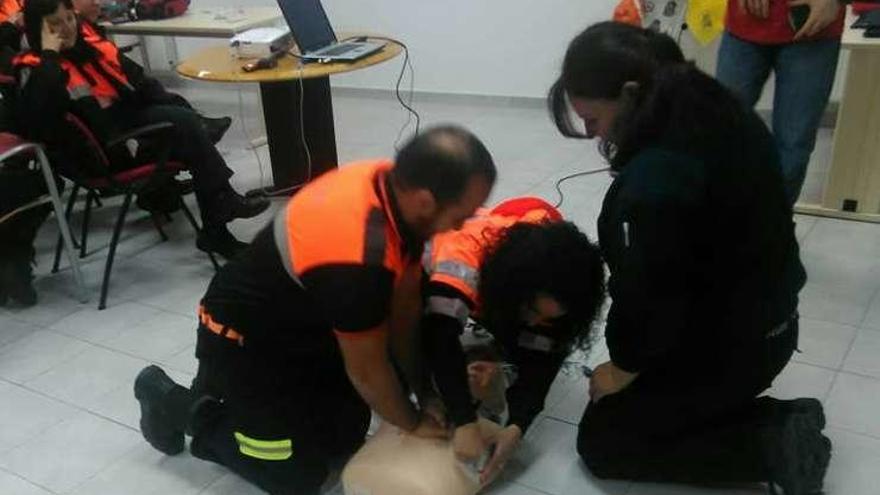 Protección Civil finaliza los cursos para formar a ochenta voluntarios