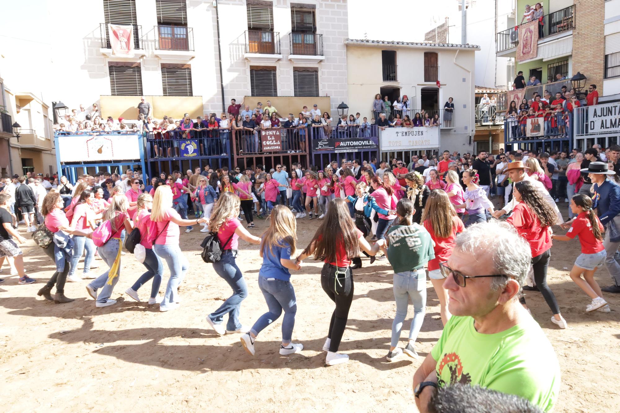 MACROGALERÍA DE FOTOS: Búscate en el encierro y los primeros 'bous' de las fiestas de Almassora