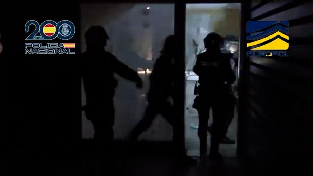 La Policía desarticula un banco clandestino para financiar actividades criminales de la red más poderosa del mundo con ramificaciones en Madrid