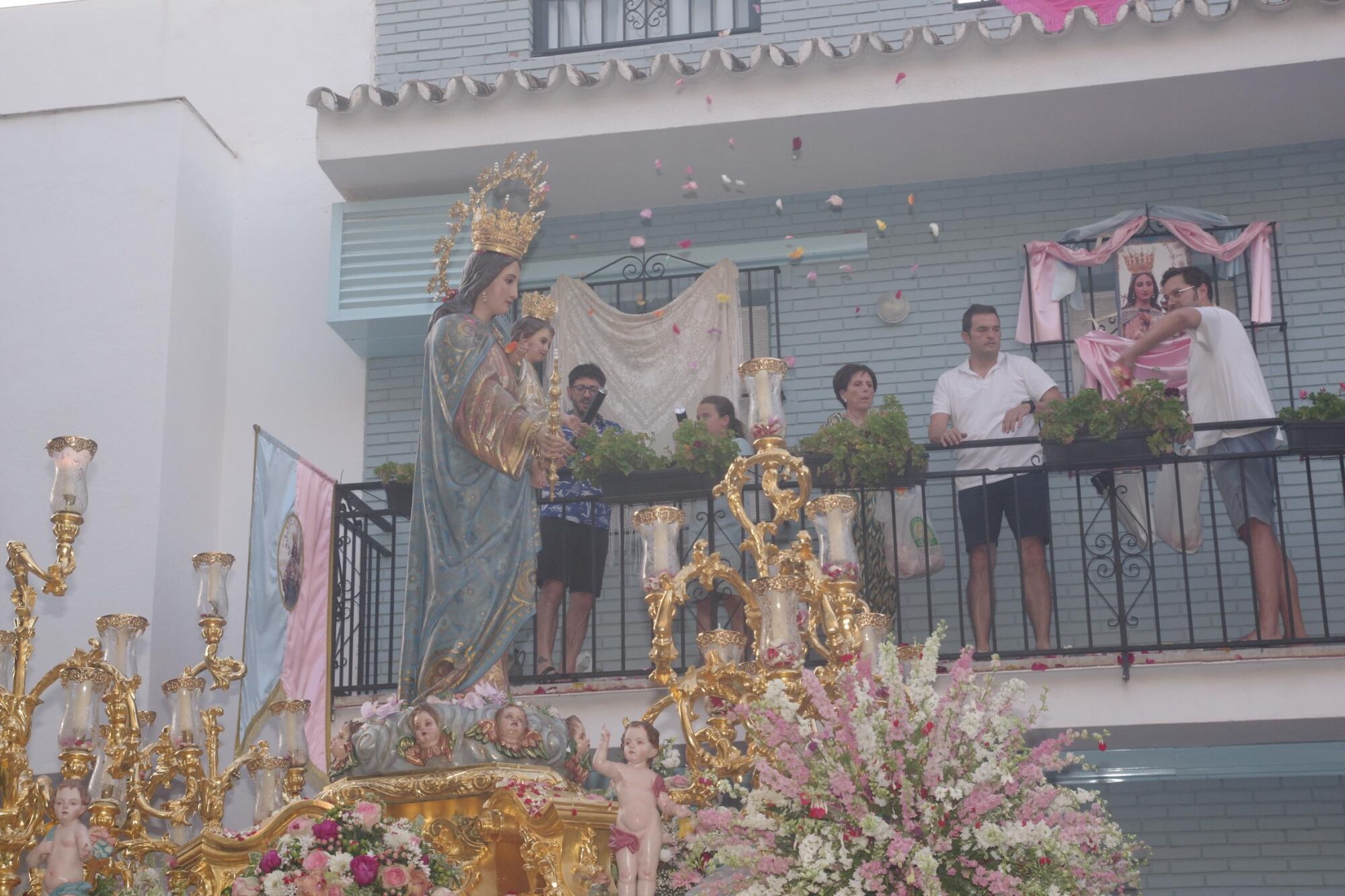 Salida procesional de María Auxiliadora por Capuchinos en 2025