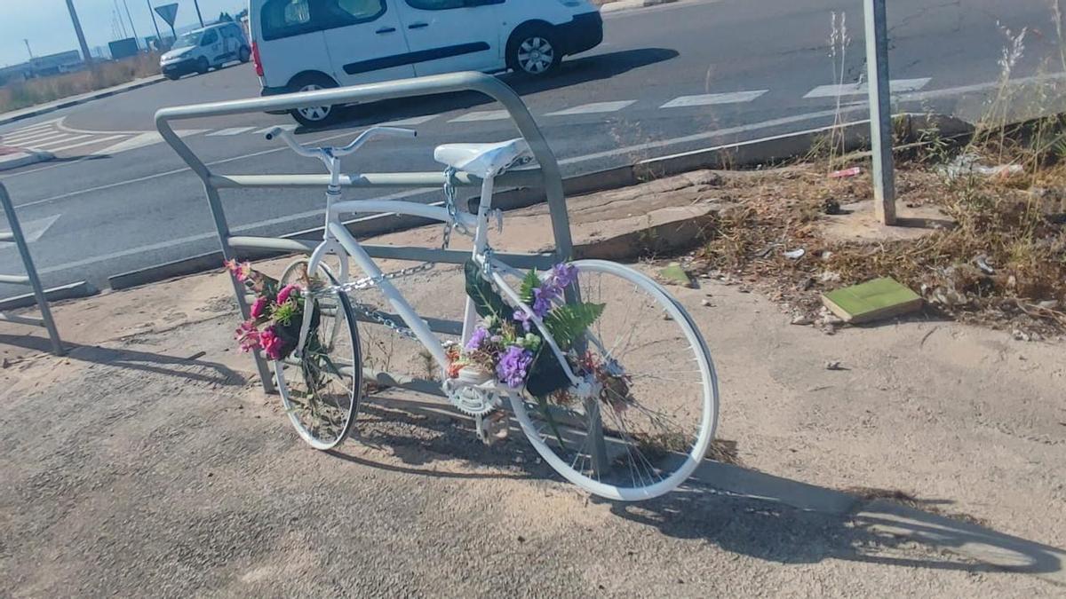 BICICLETAS BLANCAS | ¿Por que hay bicicletas blancas en varios puntos de  Castellón?