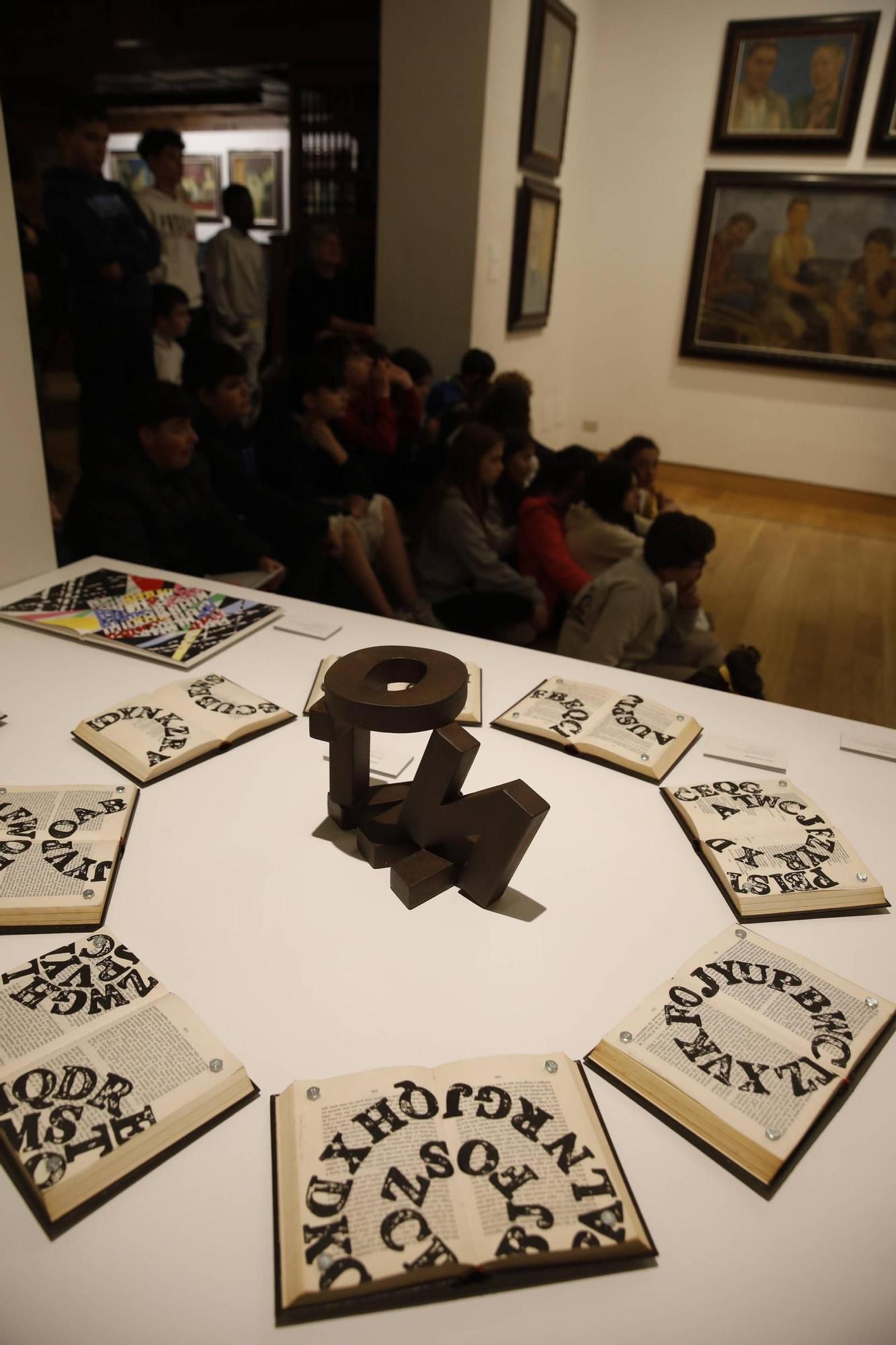 El libro toma otra dimensión en el museo Evaristo Valle con "un homenaje al abecedario" (en imágenes)