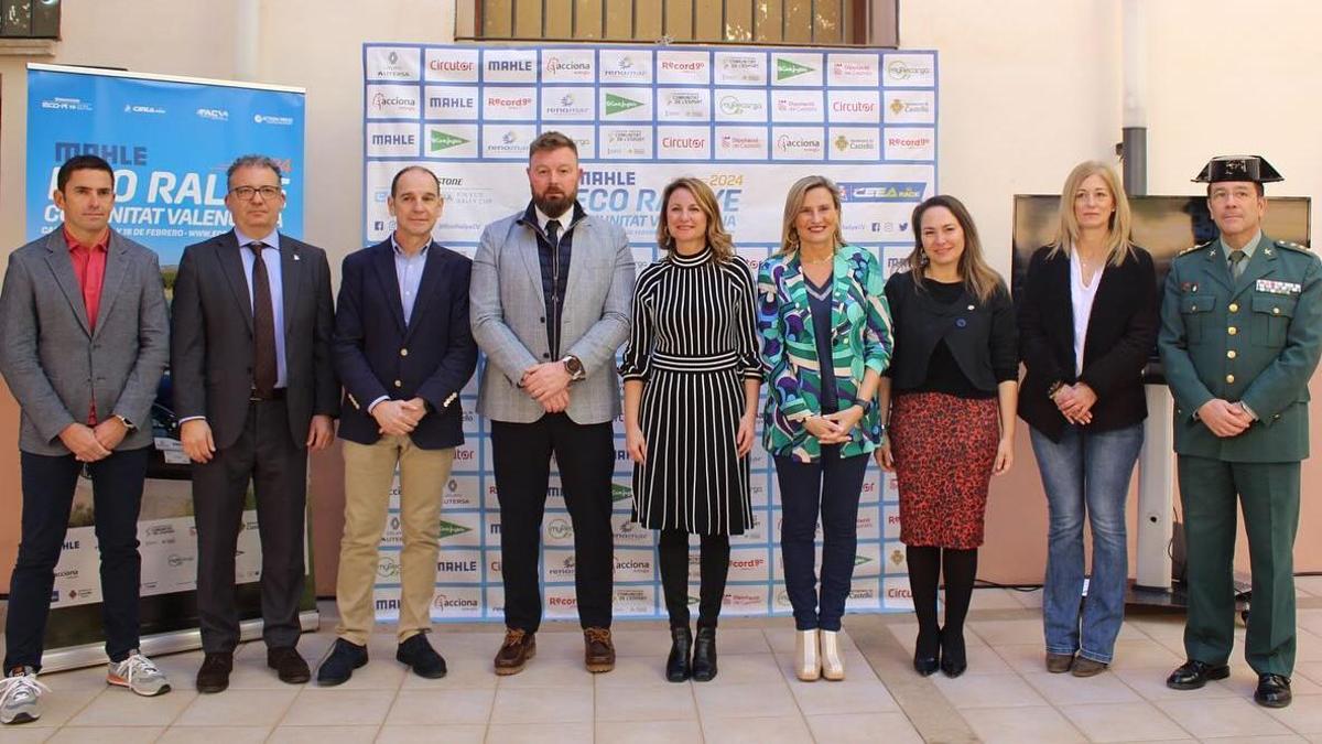 Autoridades, patrocinadores, responsables de la seguridad y organizadores, ayer durante la presentación en Diputación.