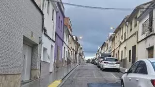 La tormenta deja cortes de caminos en Oliva y obliga a actuar a los equipos municipales de Xeraco
