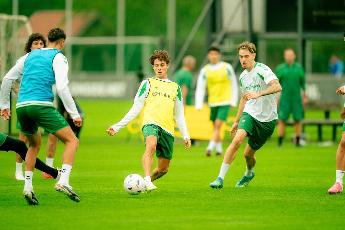 Rodrigo Riquelme, durante el primer día de pretemporada del Betis