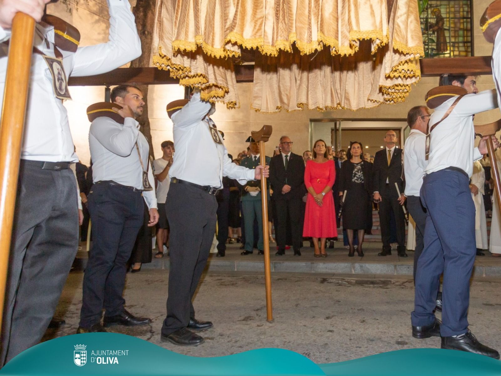 La lluvia respeta la procesión de Sant Francesc en Oliva