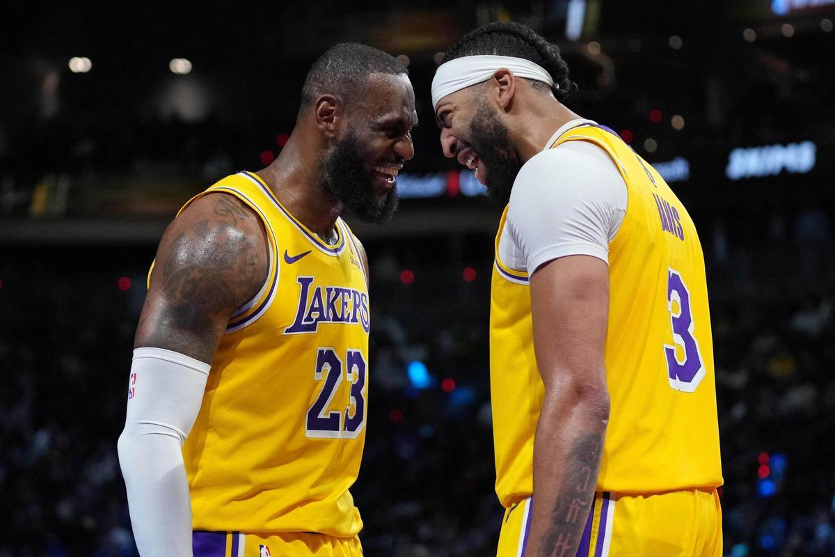 LeBron James  y Anthony Davis, eufóricos tras la victoria