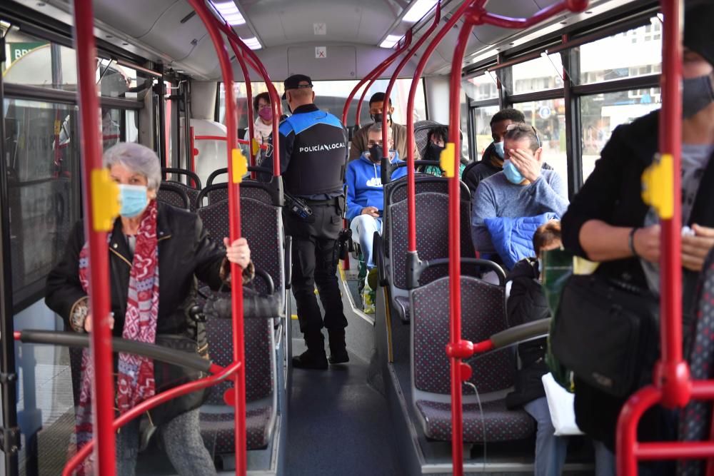 El 092 controla el aforo en los buses de A Coruña