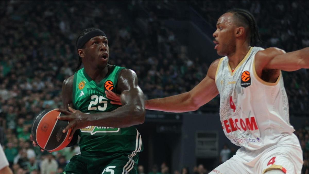 Blossomgame defiende durante el Panathinaikos - Monaco