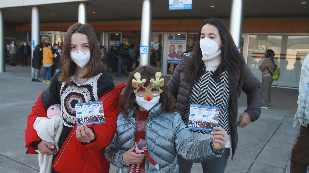 Paula e Isabel, de 11 y 9 años, hermanas, se vacunaron ayer.