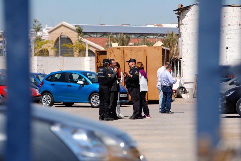 Desalojo del concesionario de coches que impide acabar Parque Central