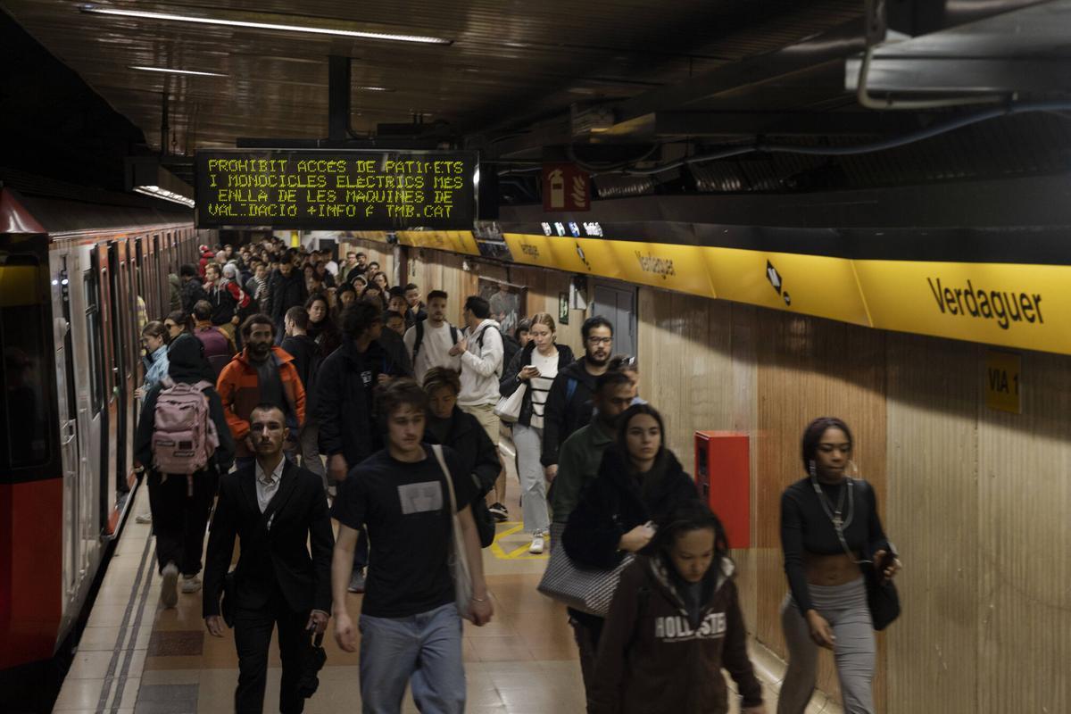 Unes obres al metro de Barcelona tallaran la L4 i la L11 durant tot juliol i agost Unes obres al metro de Barcelona tallaran la L4 i la L11 durant tot juliol i agost