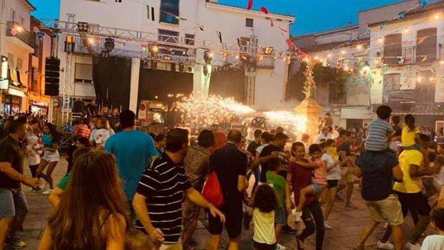 Los vecinos celebran  sus fiestas patronales