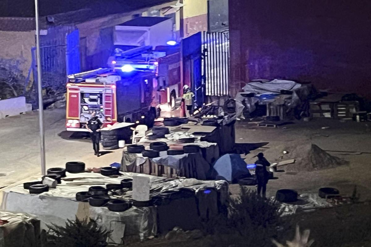 Incendio en los campamentos de inmigrantes de las naves del Tarajal