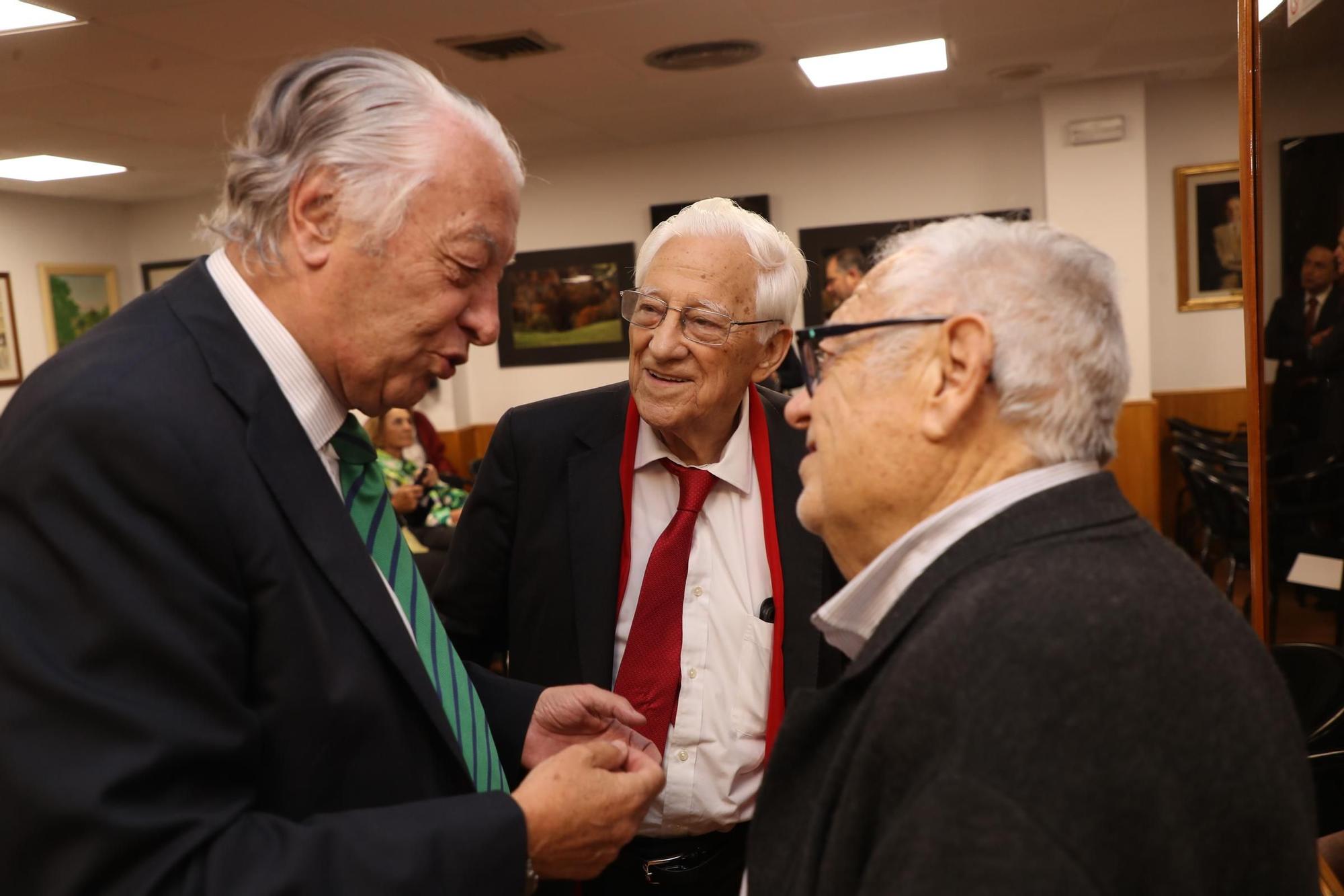 En imágenes | Imposición de la "Manzana de oro" del Centro Asturiano de Madrid, al oftalmólogo Luis Fernández-Vega