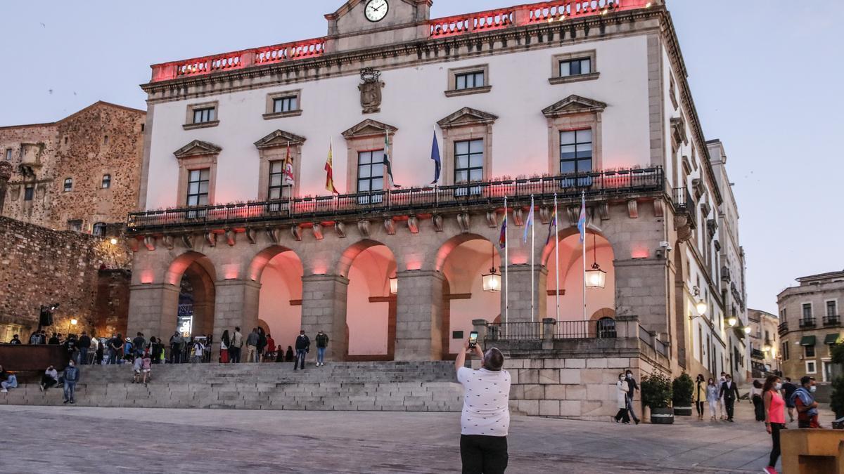 Fachada principal del ayuntamiento.