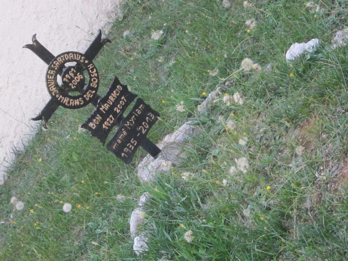 Una cruz colocada en el Santuario de Lord en recuerdo de Javier Sartorius