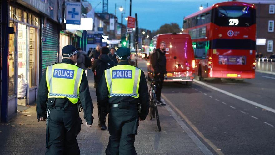 Trece años de condena para un menor británico por matar al azar a un niño de 12 y atacar a varias mujeres