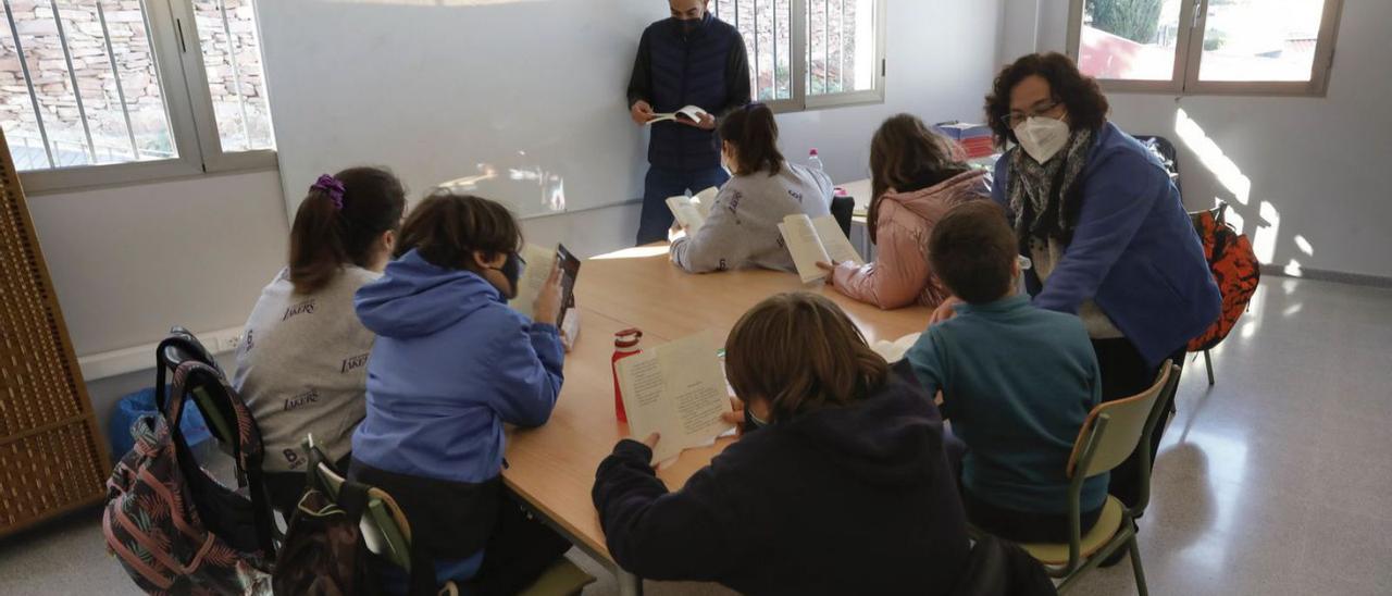 Una imagen de clases en el Ayuntamiento de Torres Torres porque el colegio está en obras. | DANIEL TORTAJADA