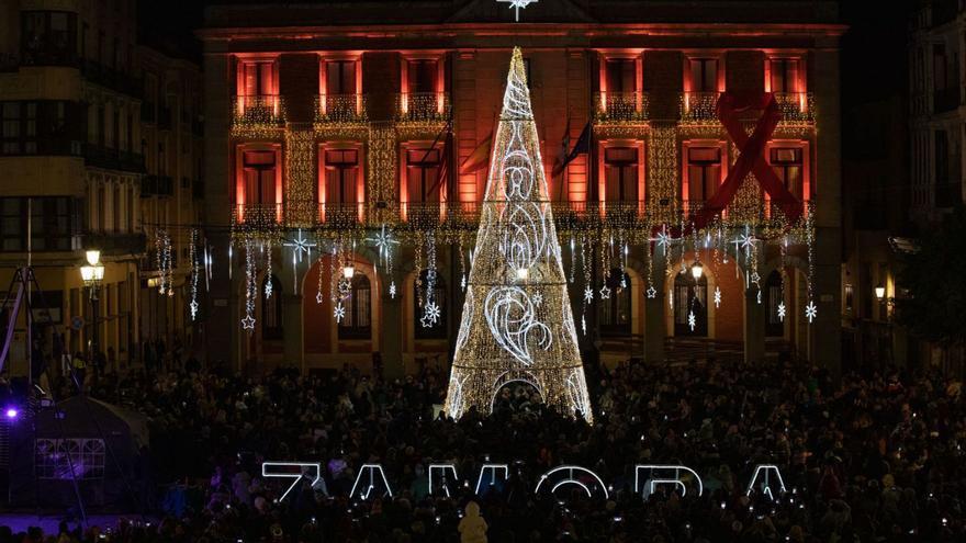 Alumbrado navideño en la Plaza Mayor en las navidades de 2023.