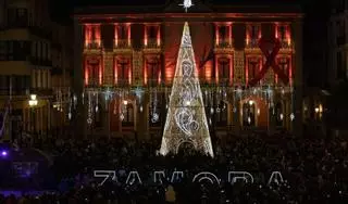 ¿Navidad en abril? Zamora busca entrar en el tour de las ciudades visitables por su iluminación