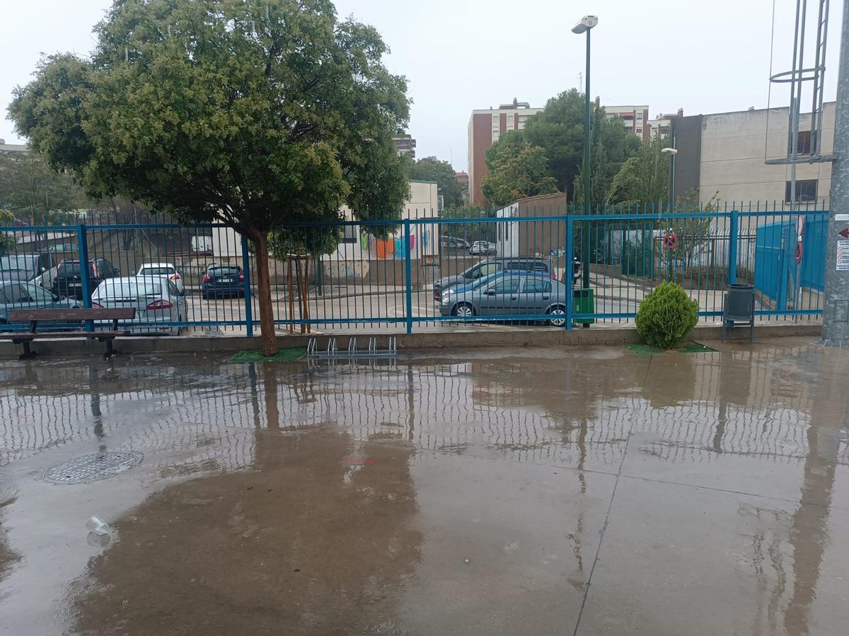 El antes y el después del campo de fútbol de San José tras la gran tormenta del sábado El antes y el después del campo de fútbol de San José tras la gran tormenta del sábado