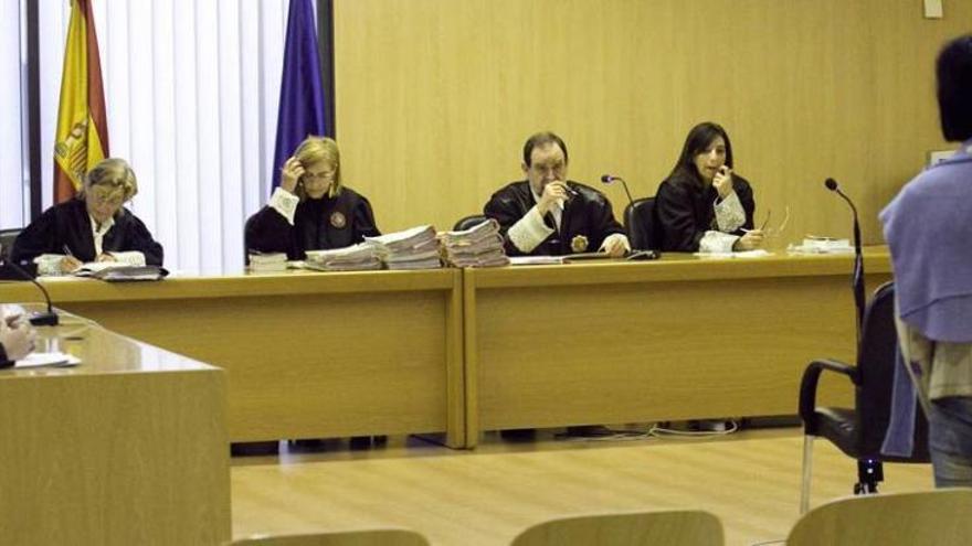 La acusada, ante el tribunal de la Audiencia Provincial.