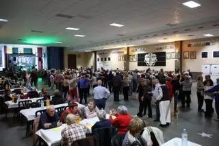 Fotogalería I Burriana celebra berenar i ball a la Llar Fallera per a la gent gran
