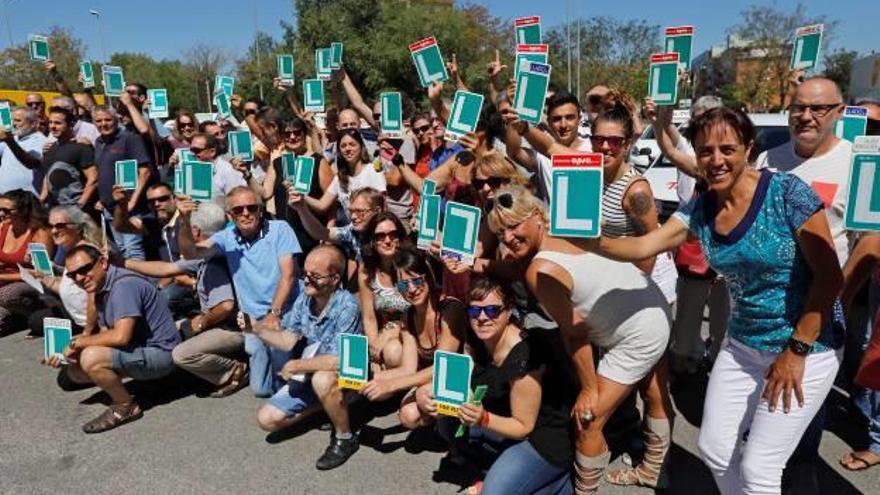 El sector de les autoescoles va fer una marxa lenta l&#039;any passat per denunciar la situació.