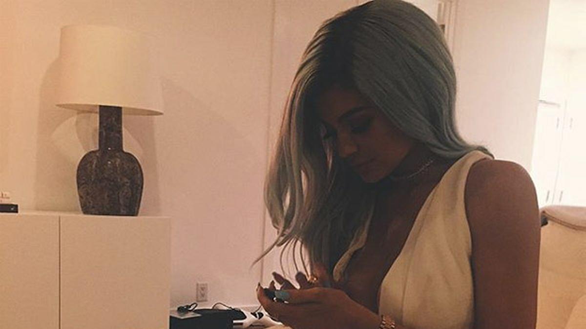 Kylie Jenner pelo azul