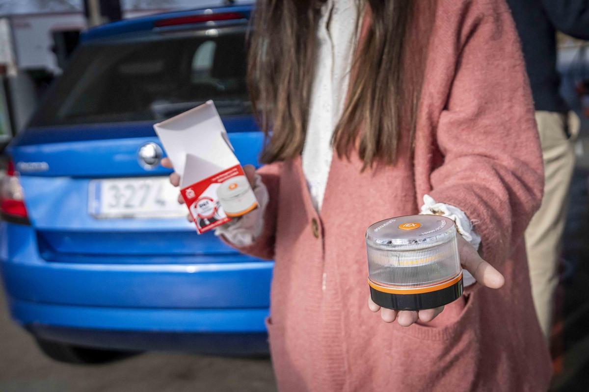 Primer día de aplicación de la nueva medida de llevar baliza V16 obligatoria en el coche