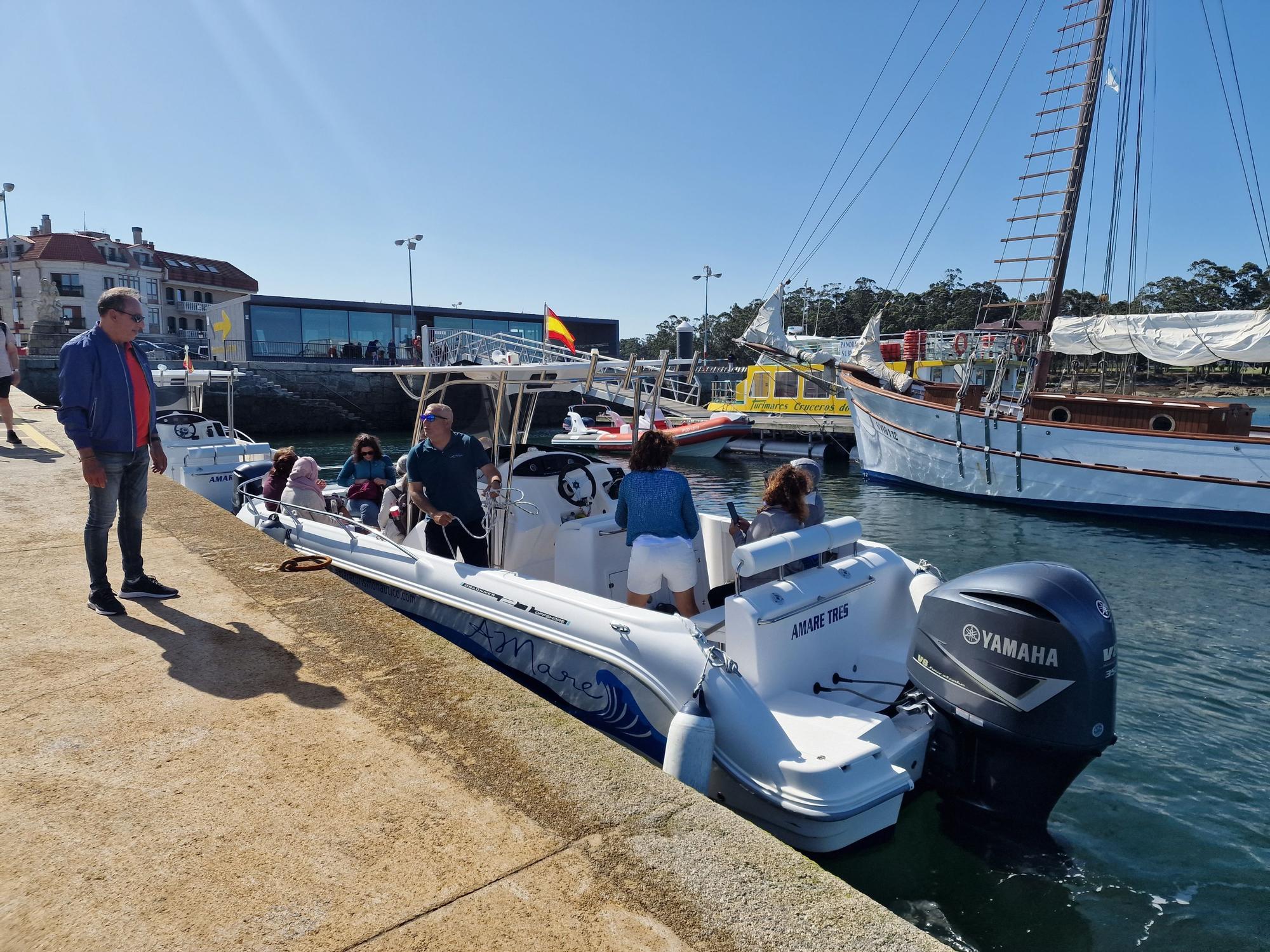 Peregrinos extranjeros que embarcaron en Vilanova para hacer la Ruta Xacobea hacia Pontecesures.