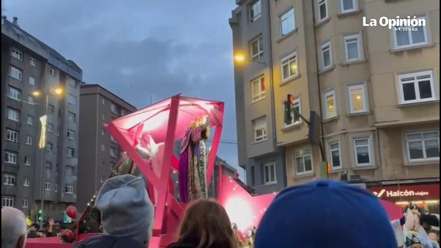 Cabalgata de Reyes A Coruña: el paso de las carrozas por la ronda de Outeiro