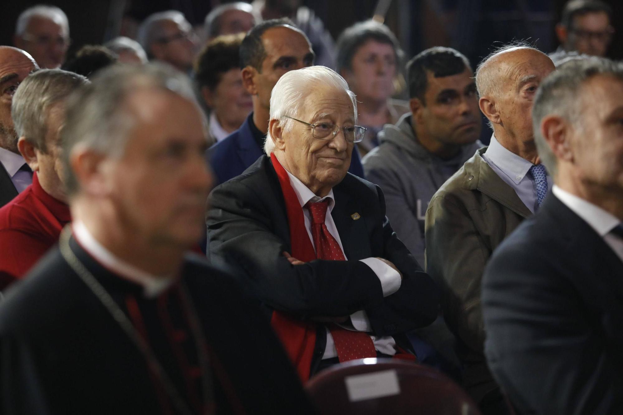 El cardenal Ángel  Fernández Artime recibe el título de Hijo Predilecto de Asturias en Luanco (Gozón)